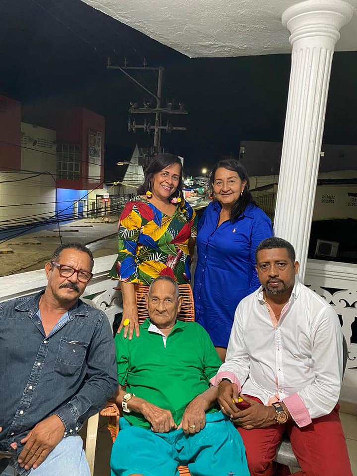 En la foto el cumpleañero junto a sus hijos Aminta, Lesvia,  Rafael y Roger Figueroa Ortiz.